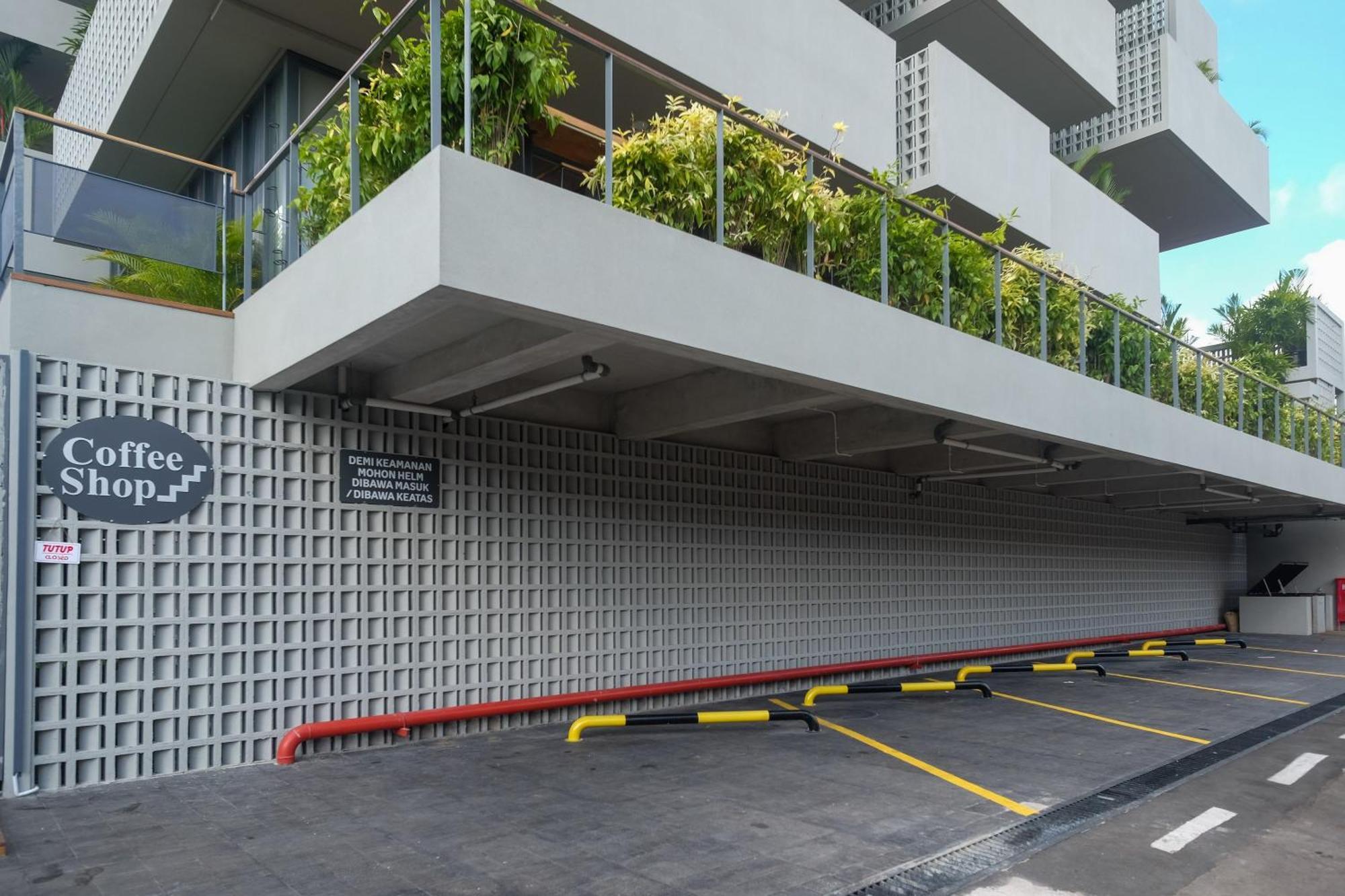 Sans Hotel Rg Living Jogja By Reddoorz Pakualaman Bagian luar foto