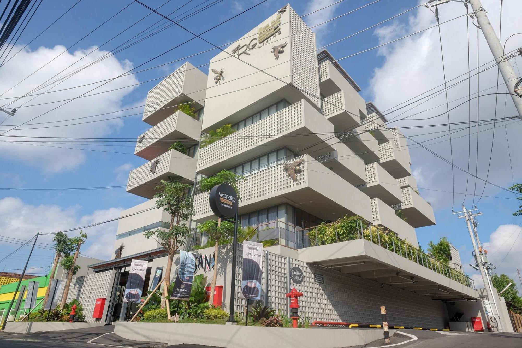 Sans Hotel Rg Living Jogja By Reddoorz Pakualaman Bagian luar foto