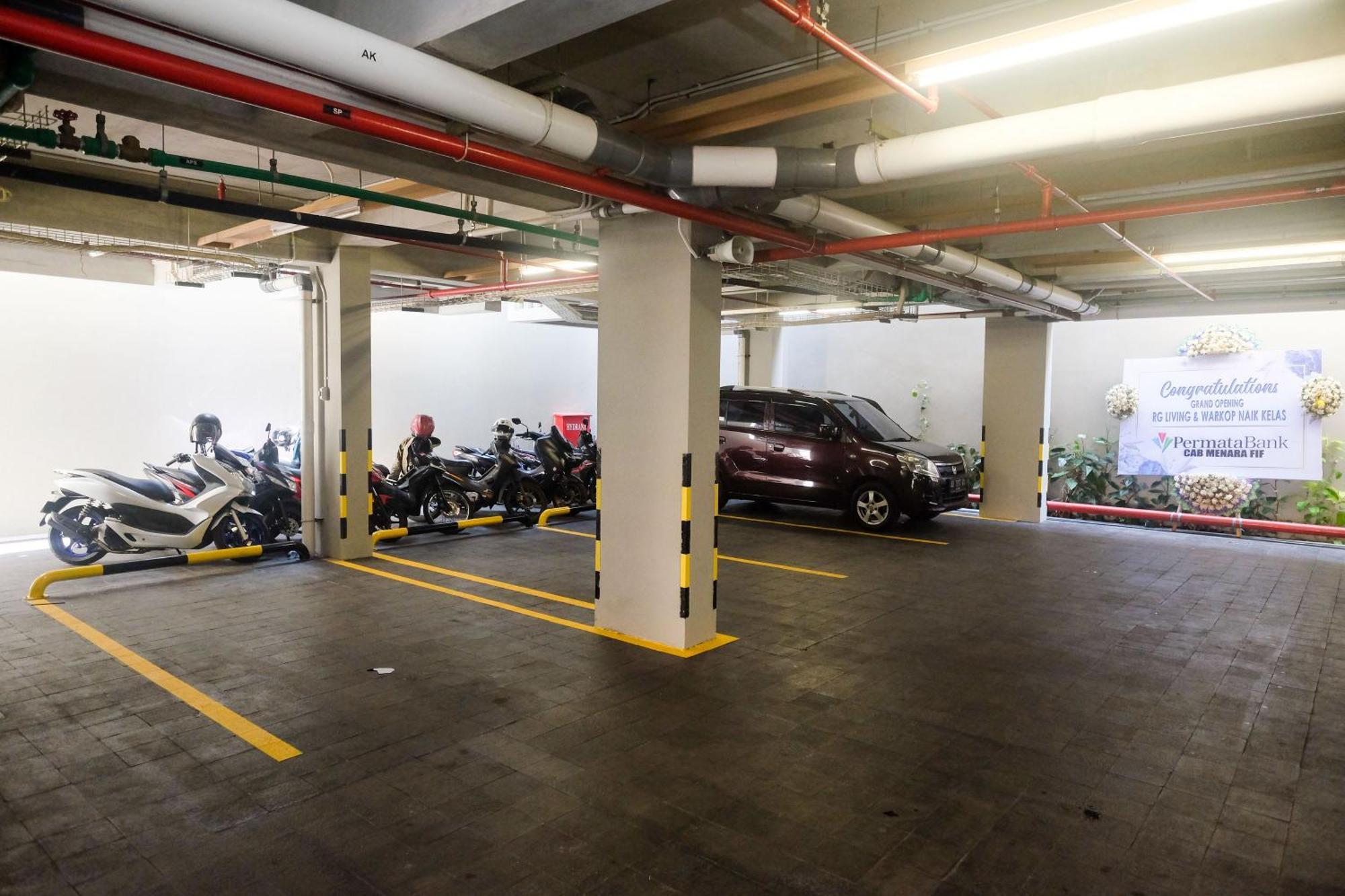 Sans Hotel Rg Living Jogja By Reddoorz Pakualaman Bagian luar foto