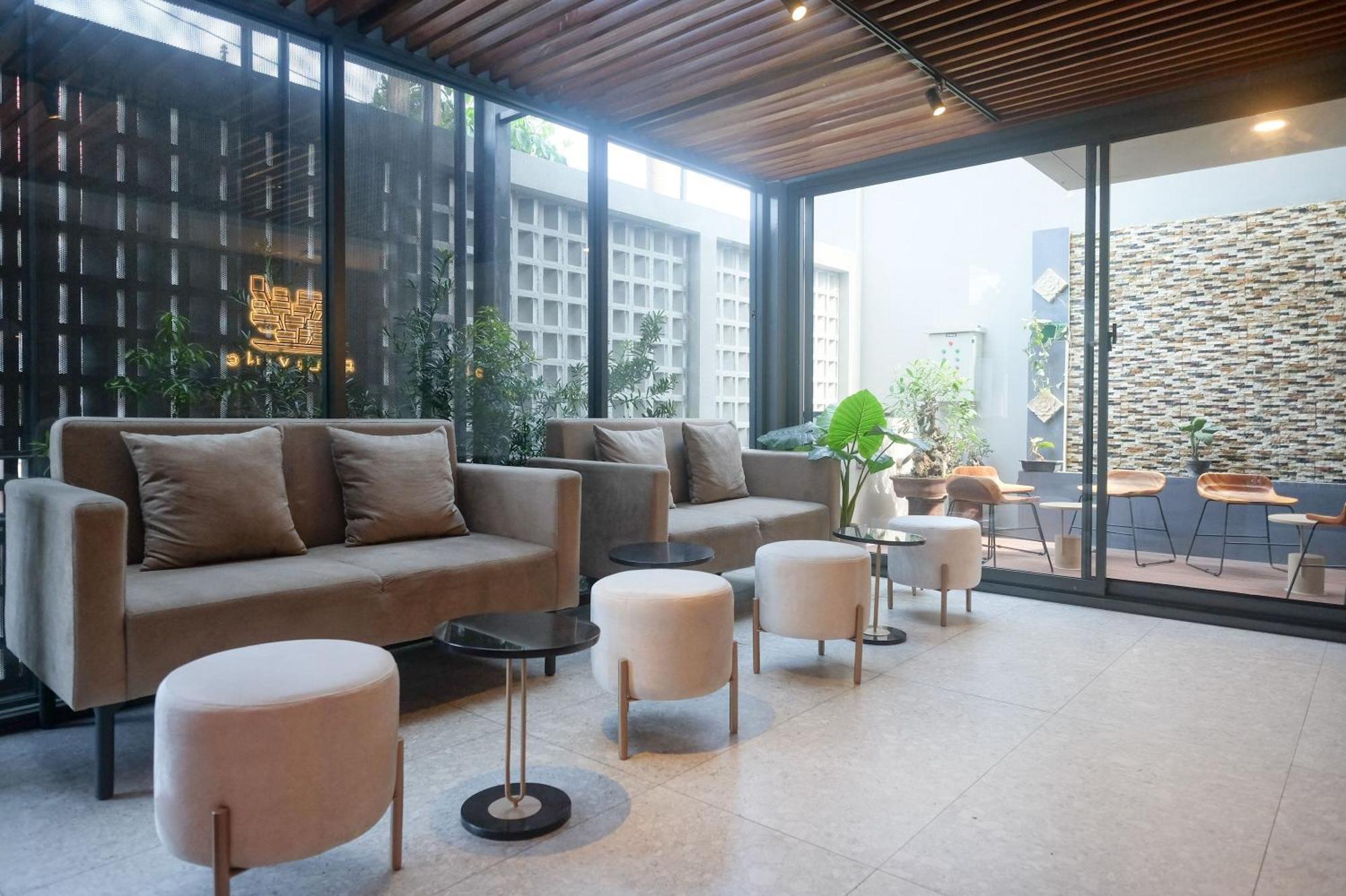 Sans Hotel Rg Living Jogja By Reddoorz Pakualaman Bagian luar foto
