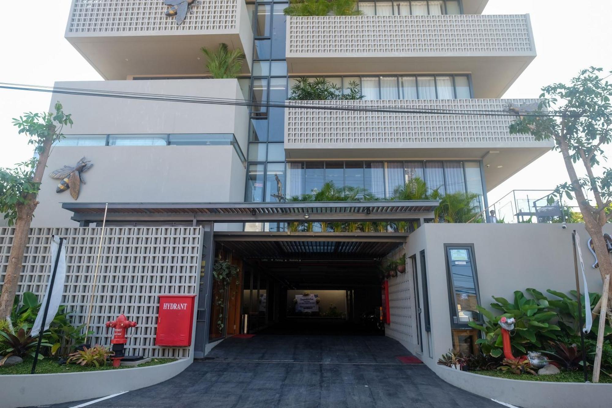 Sans Hotel Rg Living Jogja By Reddoorz Pakualaman Bagian luar foto
