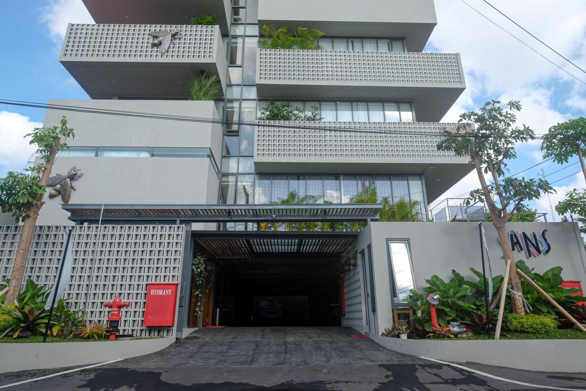 Sans Hotel Rg Living Jogja By Reddoorz Pakualaman Bagian luar foto
