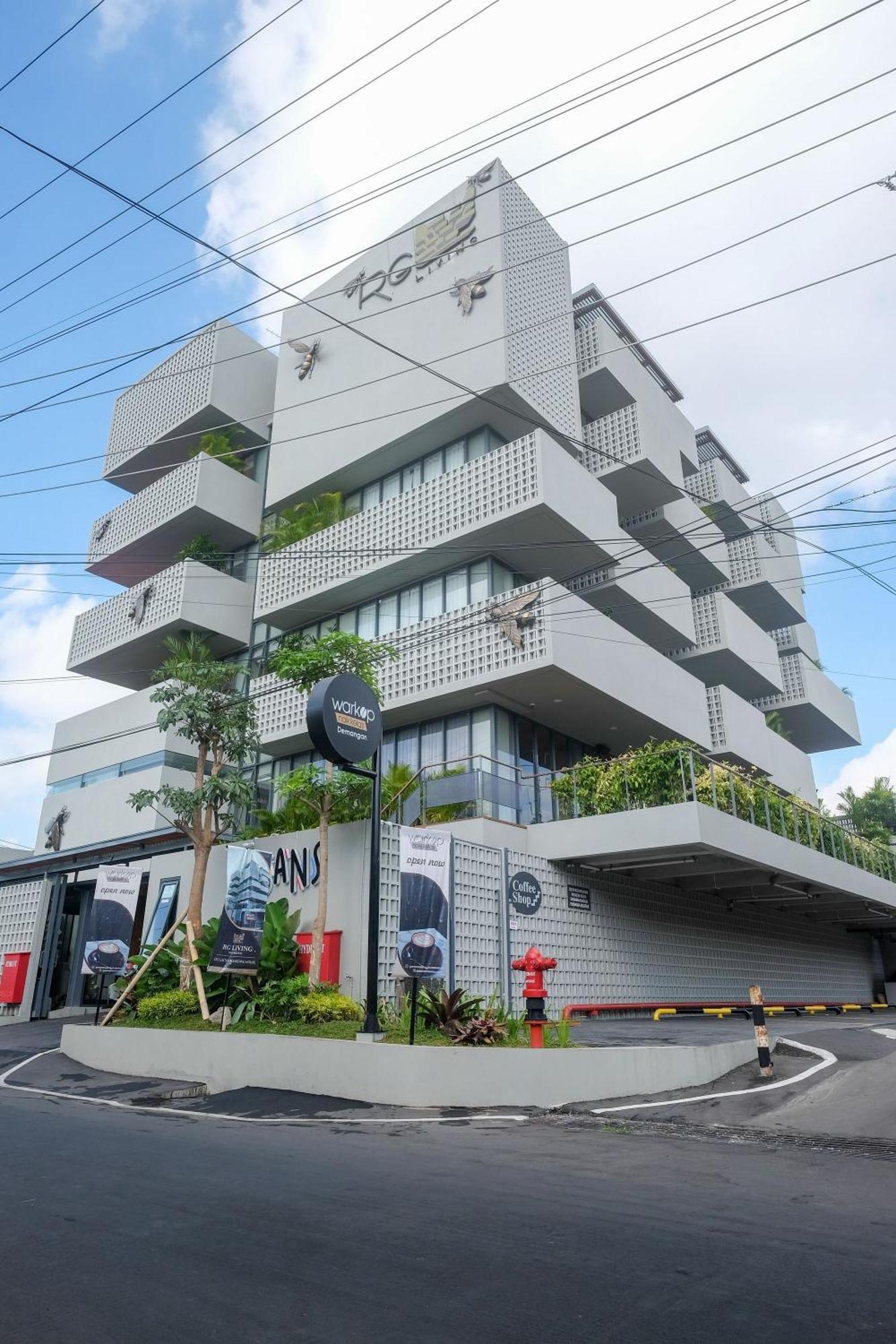 Sans Hotel Rg Living Jogja By Reddoorz Pakualaman Bagian luar foto