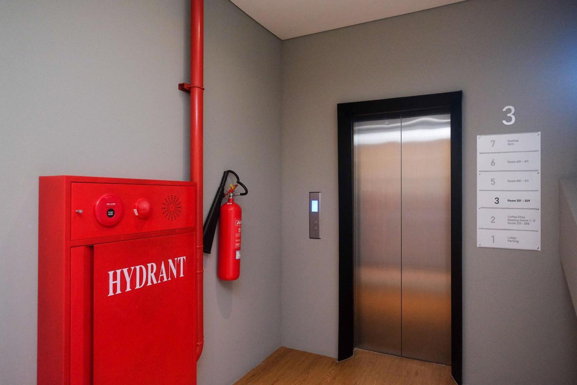 Sans Hotel Rg Living Jogja By Reddoorz Pakualaman Bagian luar foto