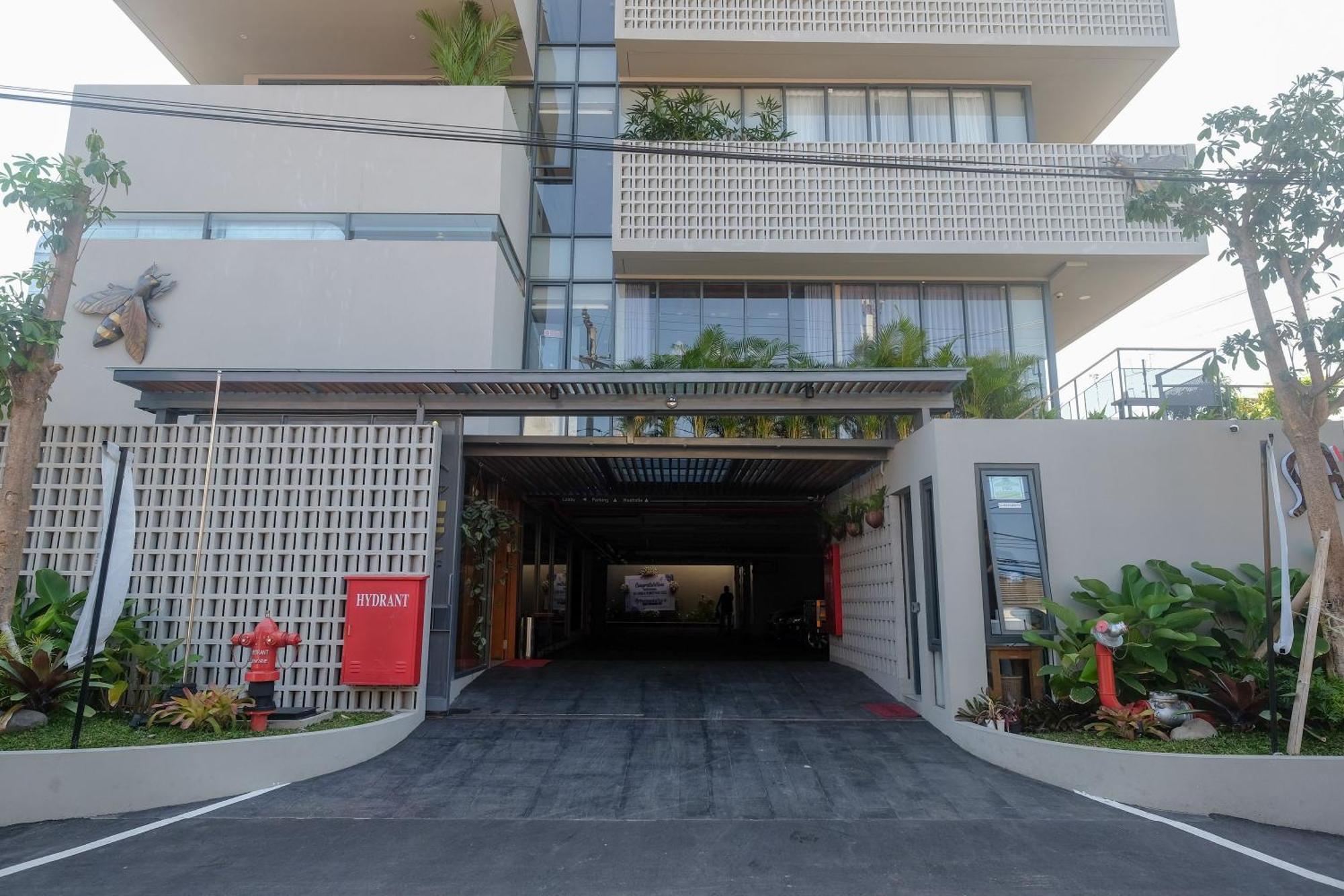 Sans Hotel Rg Living Jogja By Reddoorz Pakualaman Bagian luar foto