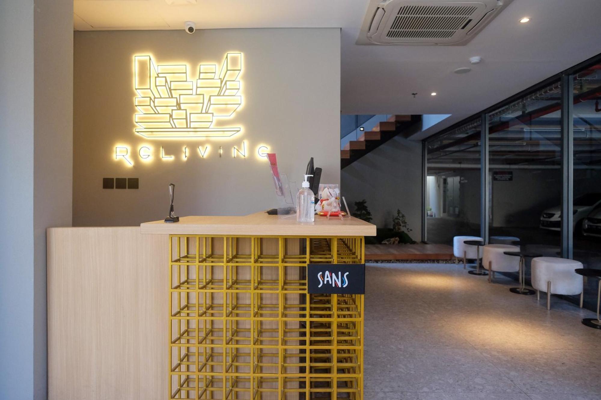 Sans Hotel Rg Living Jogja By Reddoorz Pakualaman Bagian luar foto