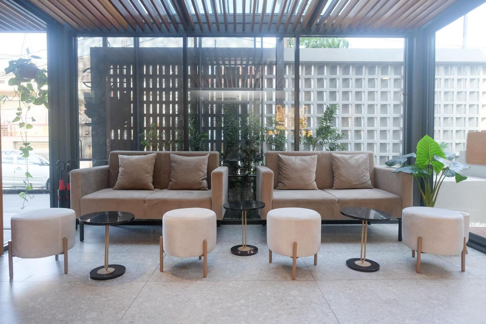 Sans Hotel Rg Living Jogja By Reddoorz Pakualaman Bagian luar foto