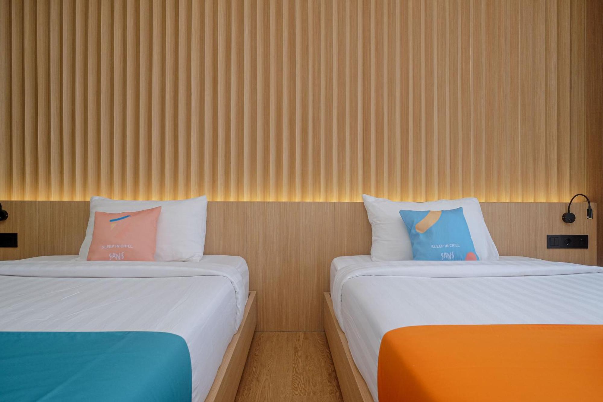 Sans Hotel Rg Living Jogja By Reddoorz Pakualaman Bagian luar foto
