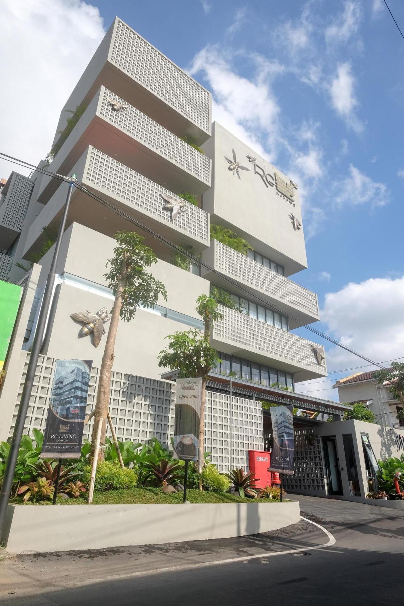 Sans Hotel Rg Living Jogja By Reddoorz Pakualaman Bagian luar foto