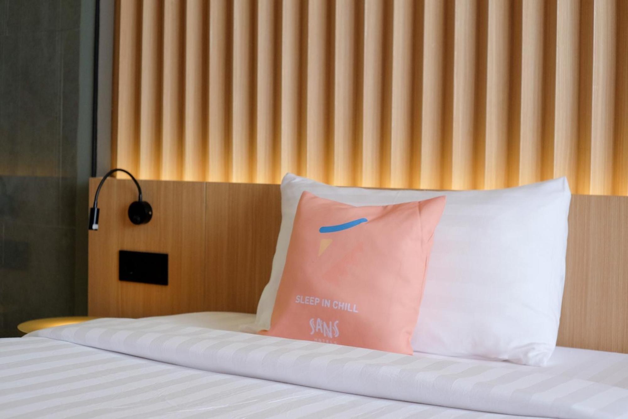 Sans Hotel Rg Living Jogja By Reddoorz Pakualaman Bagian luar foto