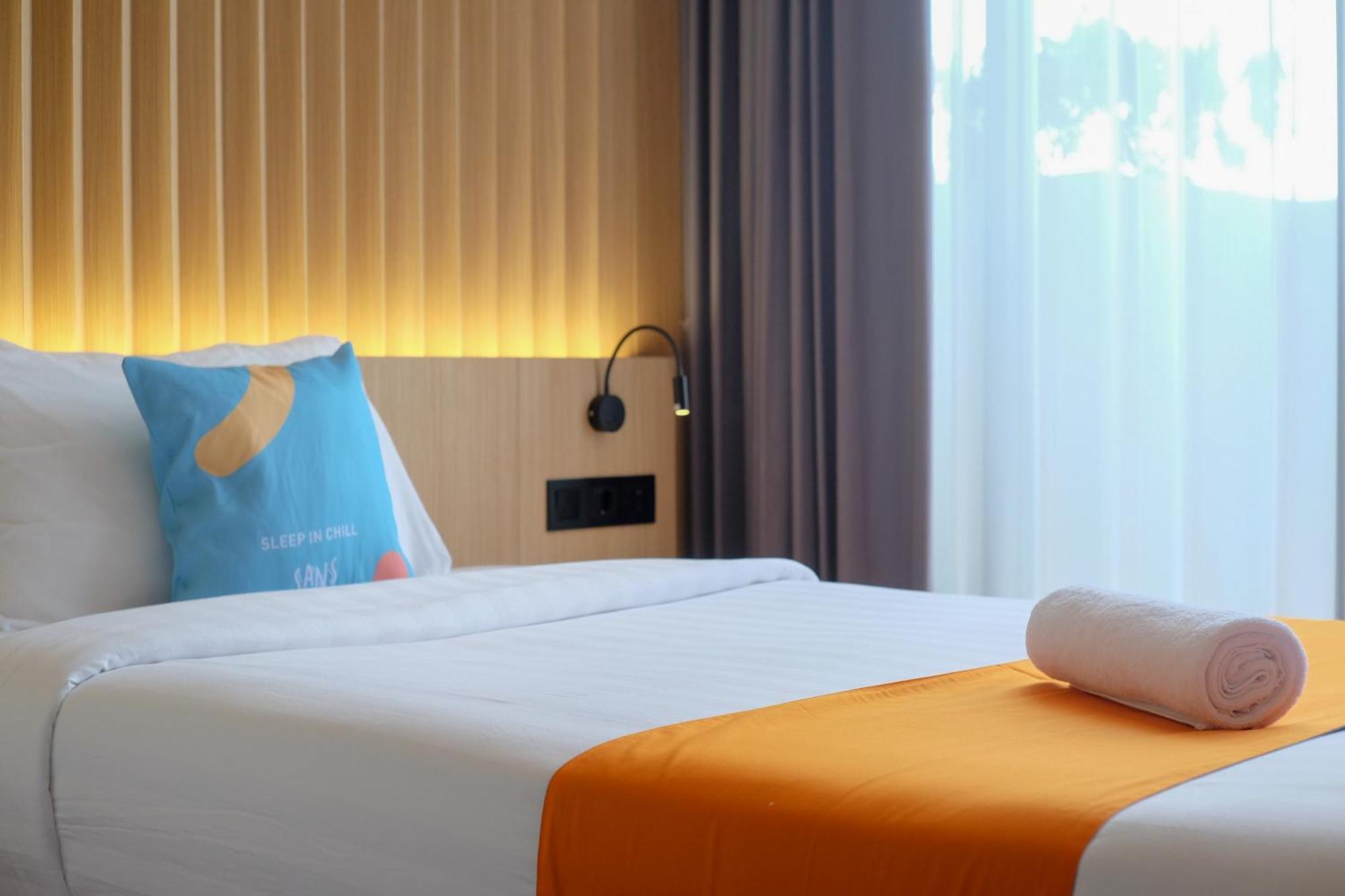 Sans Hotel Rg Living Jogja By Reddoorz Pakualaman Bagian luar foto