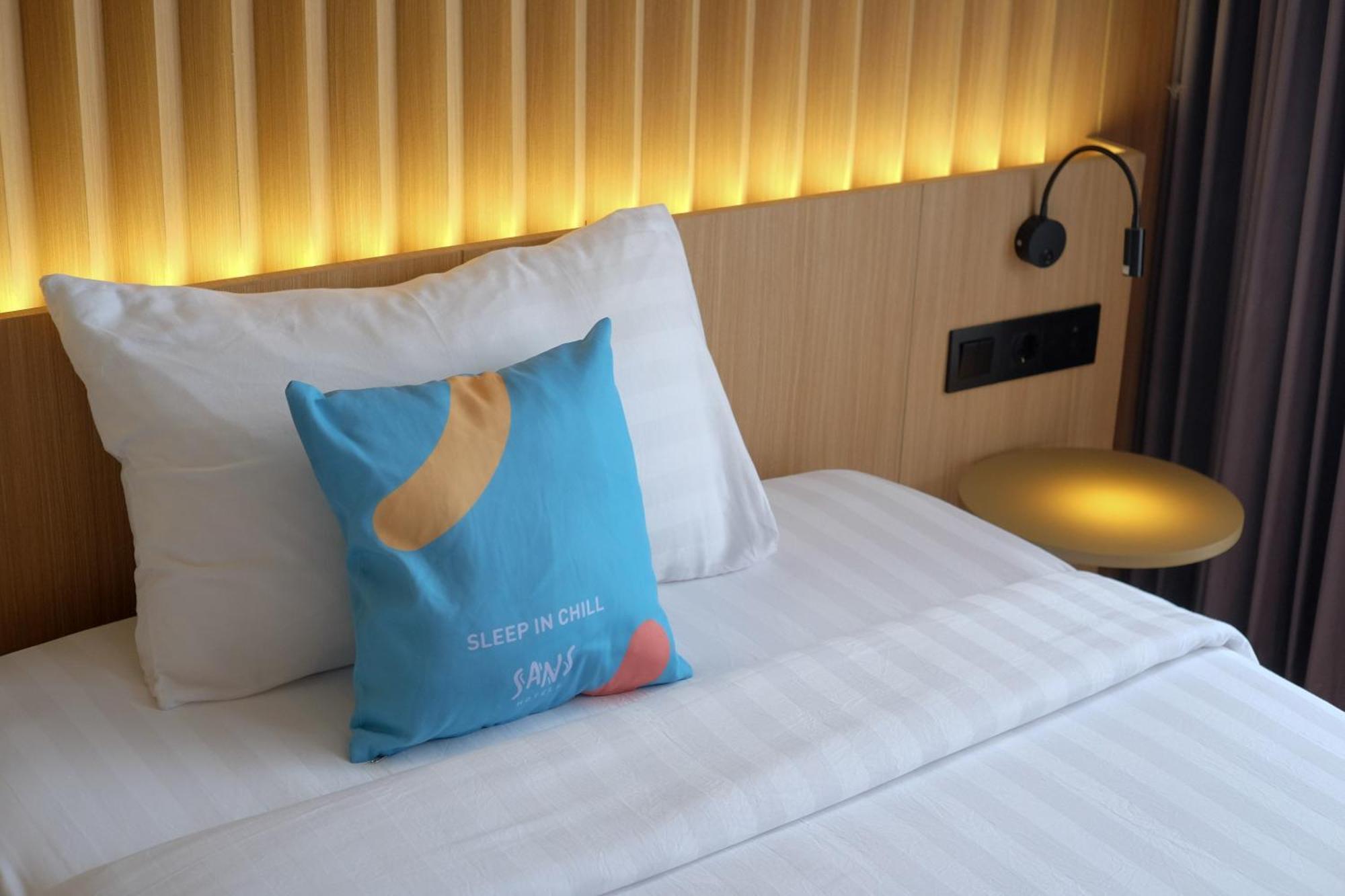 Sans Hotel Rg Living Jogja By Reddoorz Pakualaman Bagian luar foto