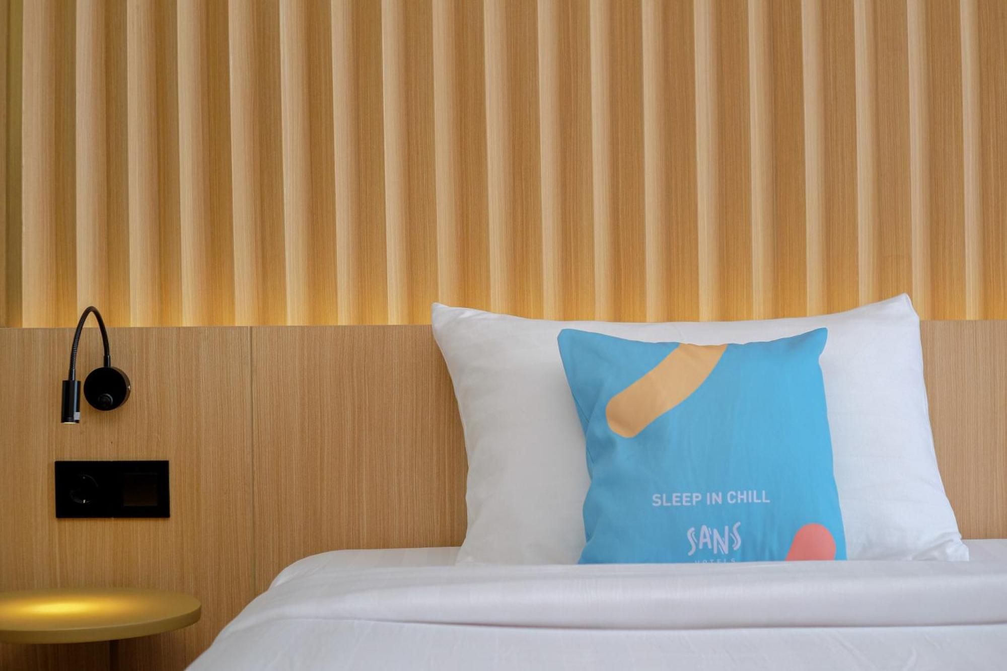 Sans Hotel Rg Living Jogja By Reddoorz Pakualaman Bagian luar foto