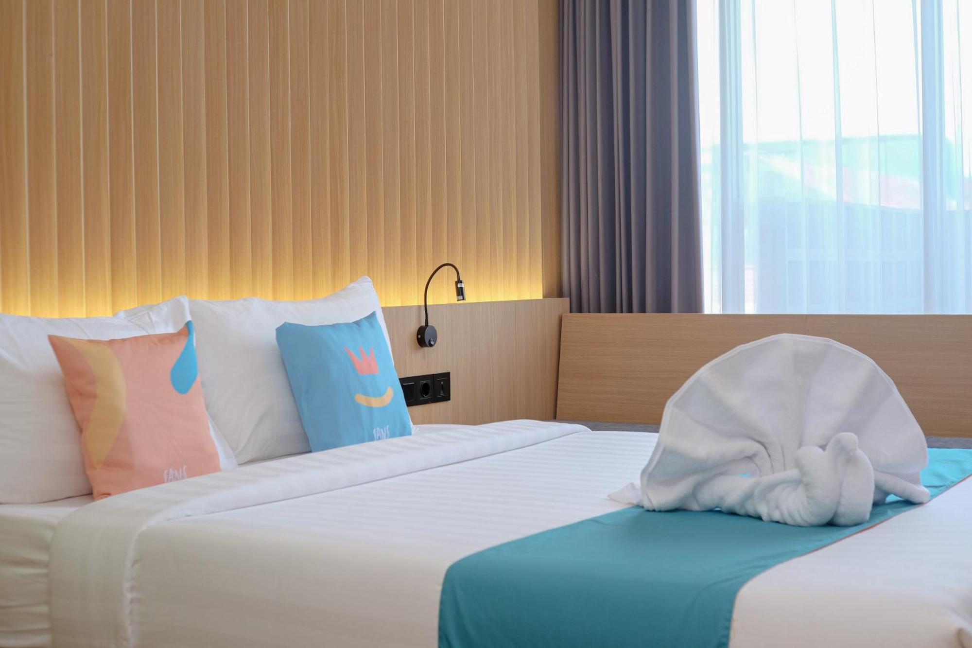 Sans Hotel Rg Living Jogja By Reddoorz Pakualaman Bagian luar foto