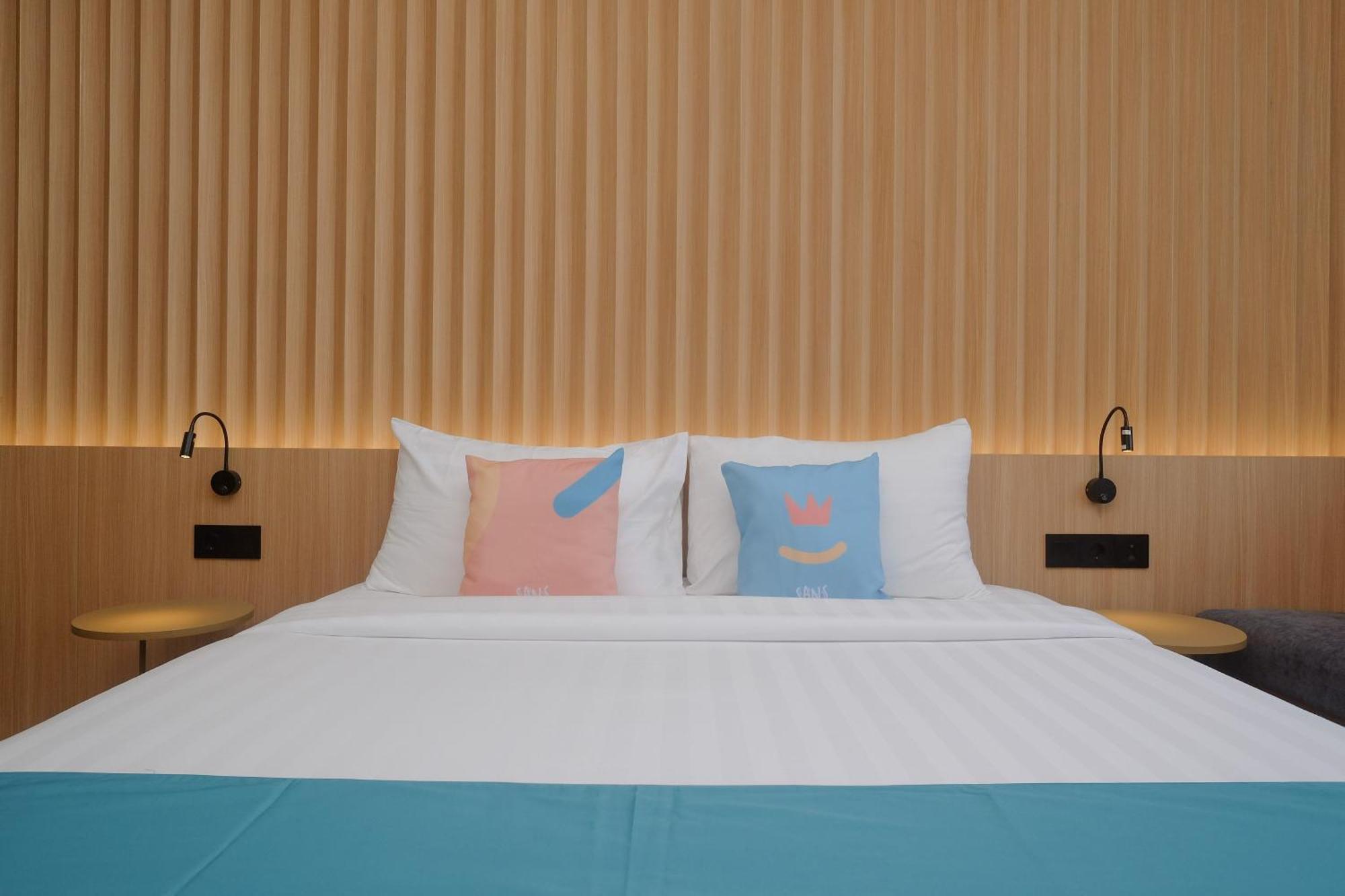 Sans Hotel Rg Living Jogja By Reddoorz Pakualaman Bagian luar foto