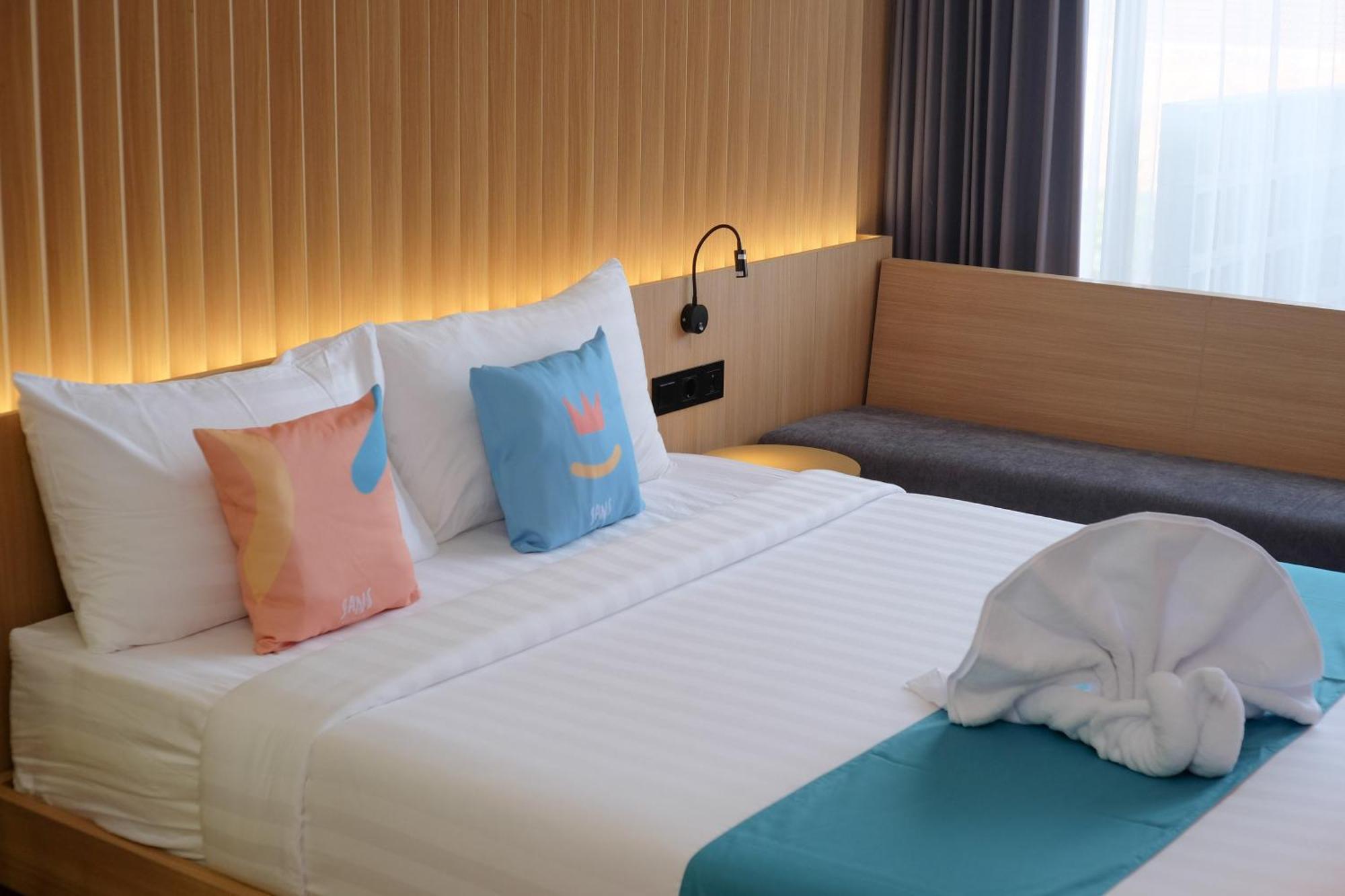 Sans Hotel Rg Living Jogja By Reddoorz Pakualaman Bagian luar foto
