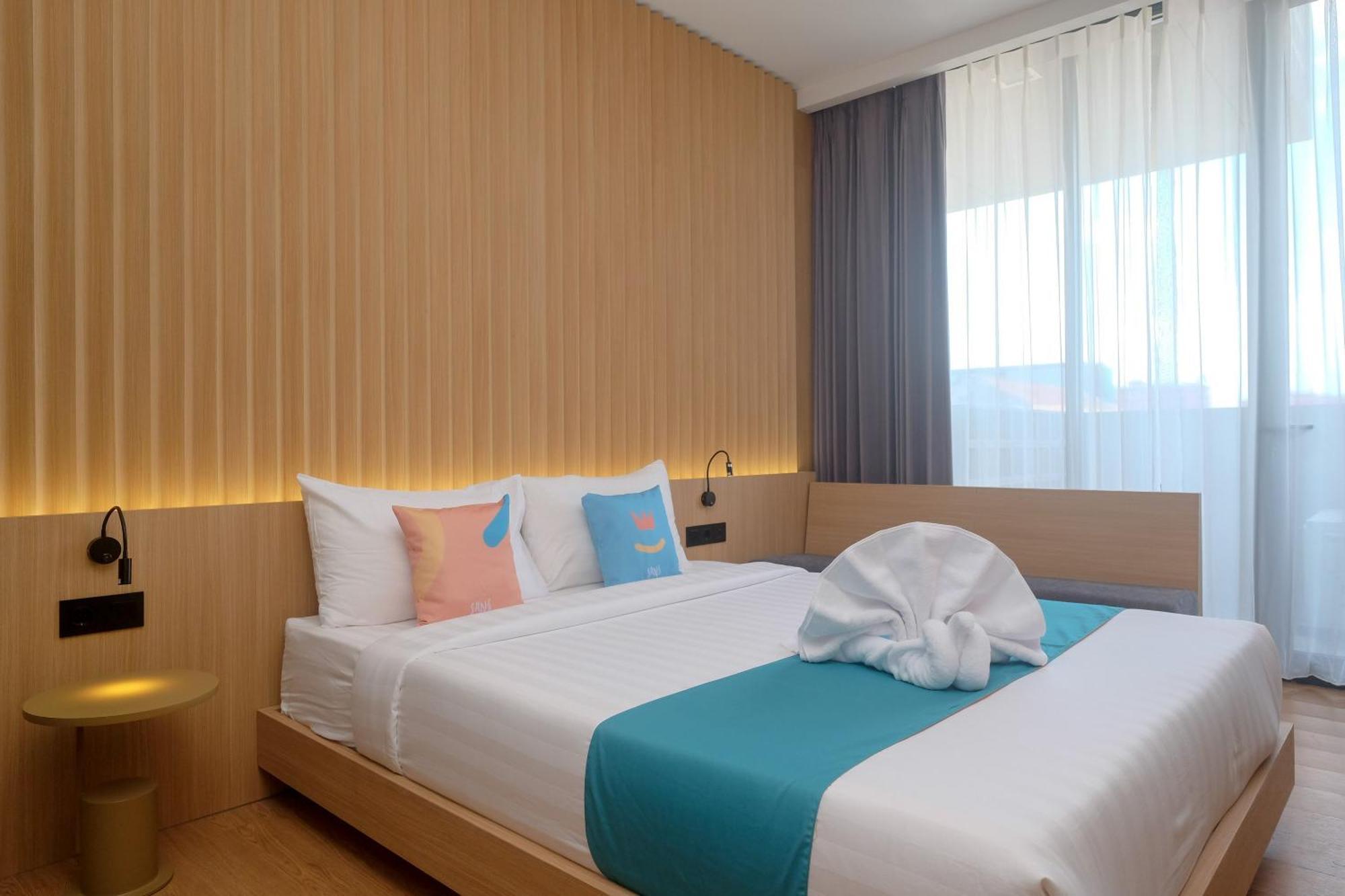 Sans Hotel Rg Living Jogja By Reddoorz Pakualaman Bagian luar foto