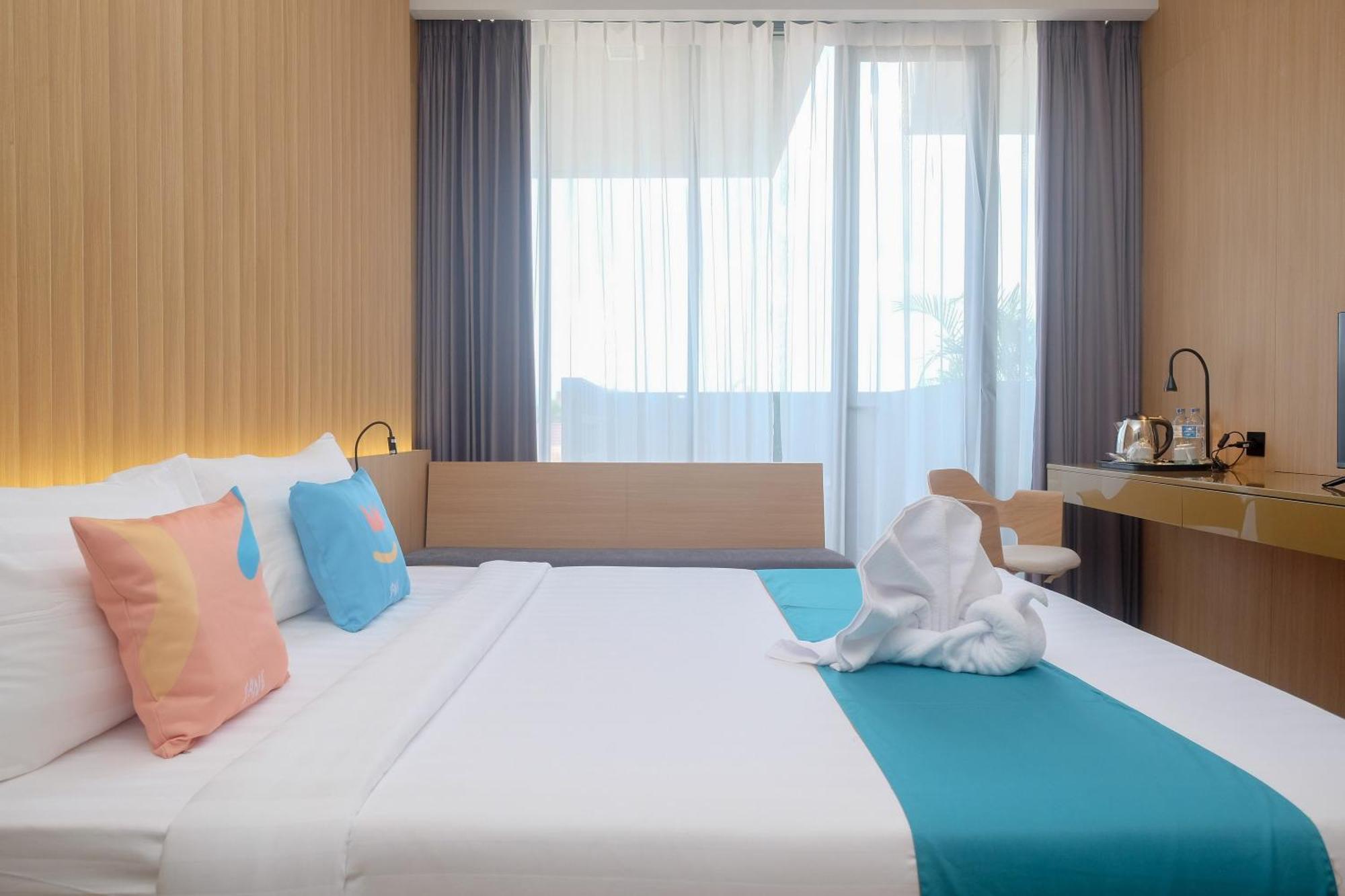 Sans Hotel Rg Living Jogja By Reddoorz Pakualaman Bagian luar foto