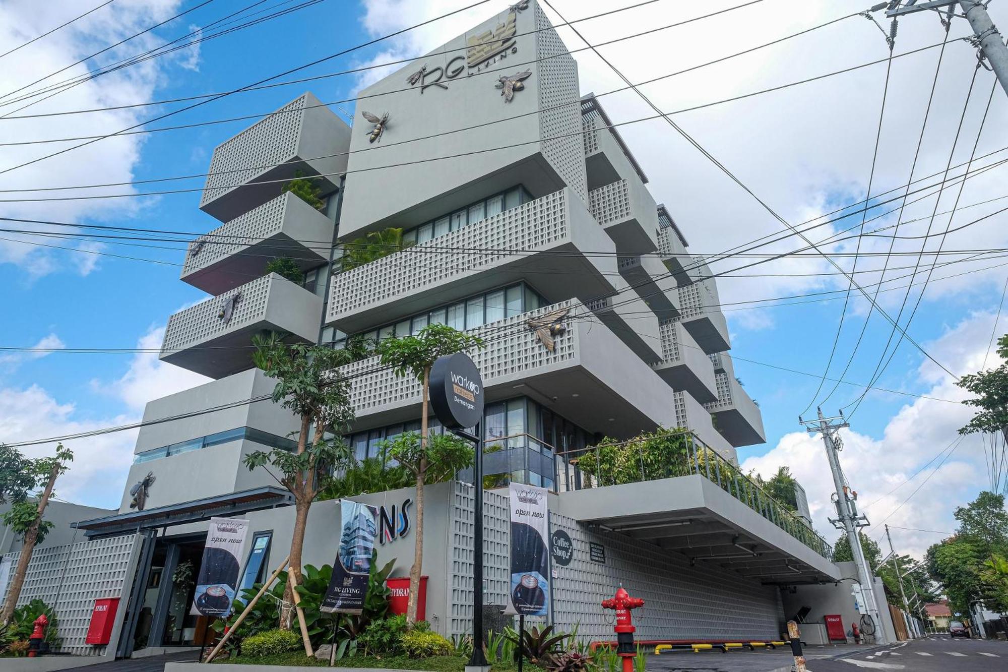 Sans Hotel Rg Living Jogja By Reddoorz Pakualaman Bagian luar foto