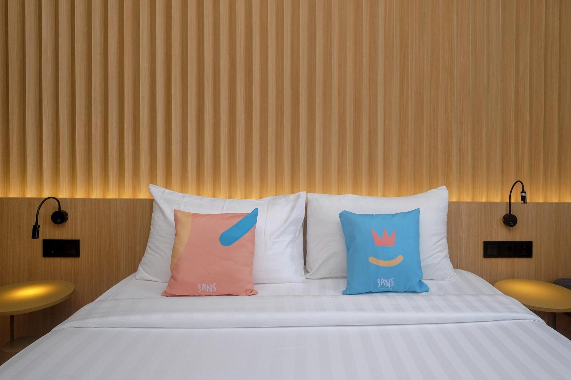 Sans Hotel Rg Living Jogja By Reddoorz Pakualaman Bagian luar foto