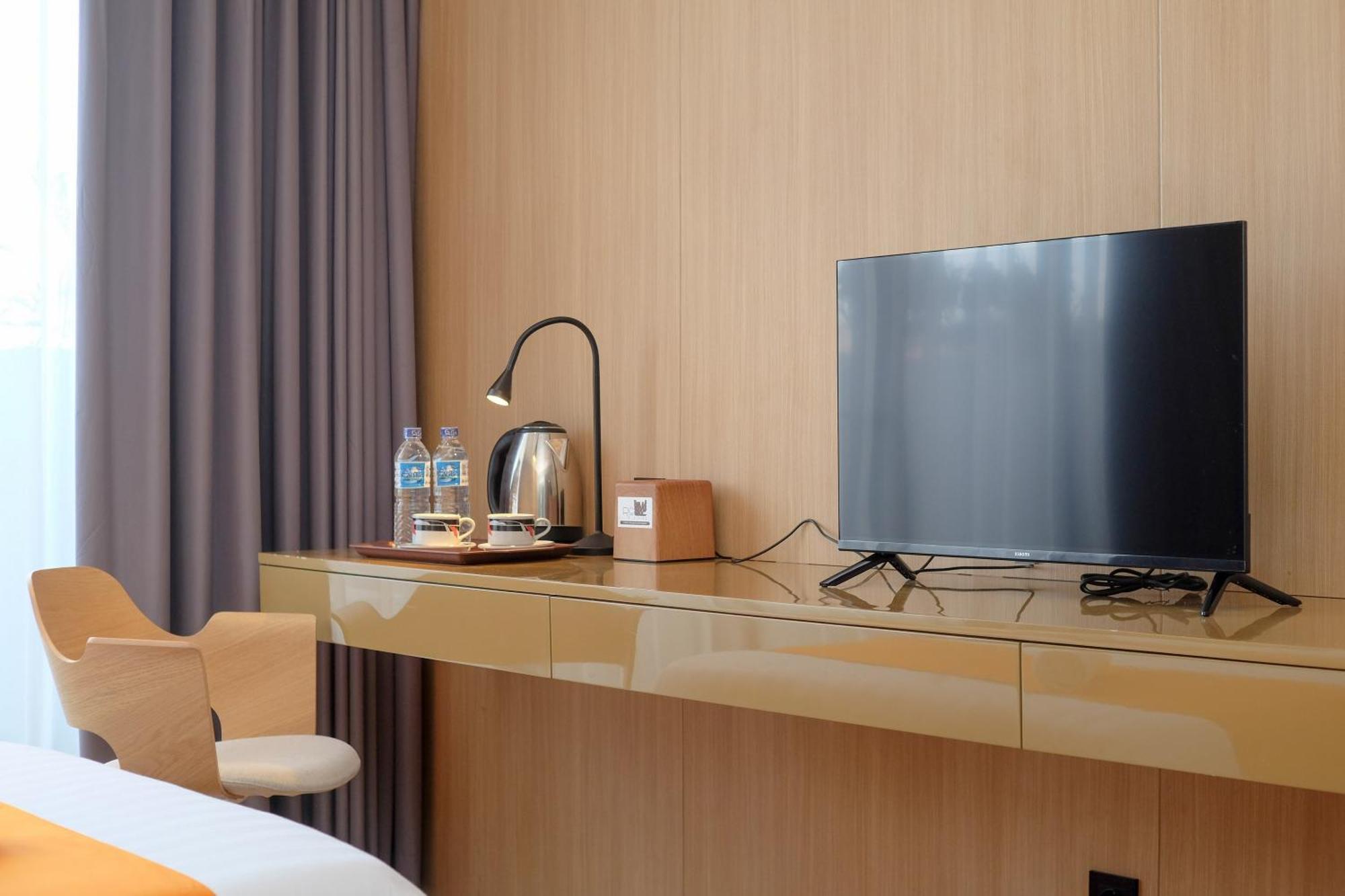 Sans Hotel Rg Living Jogja By Reddoorz Pakualaman Bagian luar foto