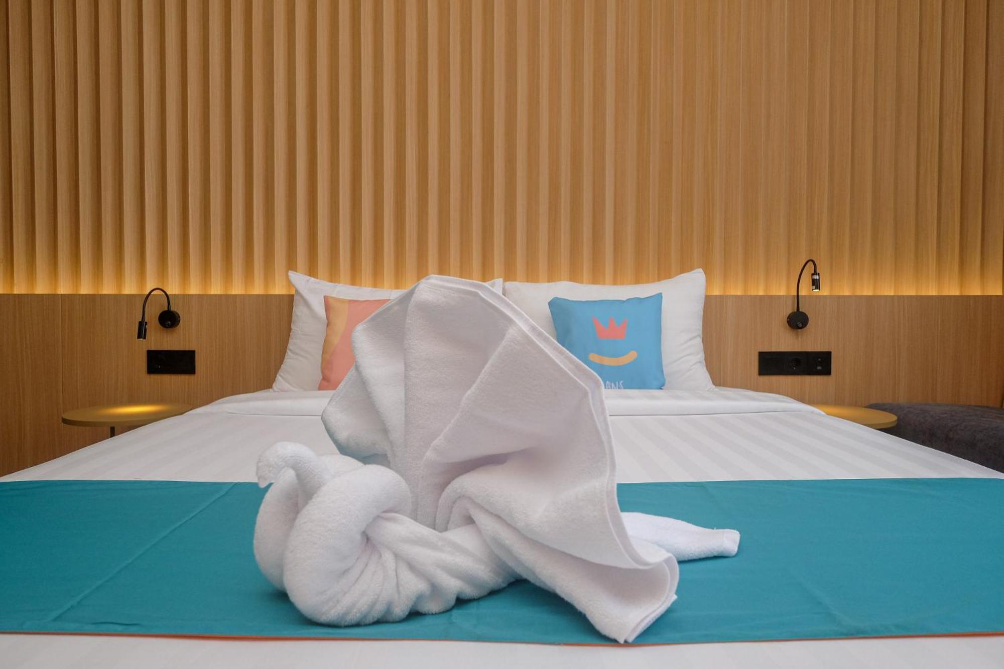 Sans Hotel Rg Living Jogja By Reddoorz Pakualaman Bagian luar foto