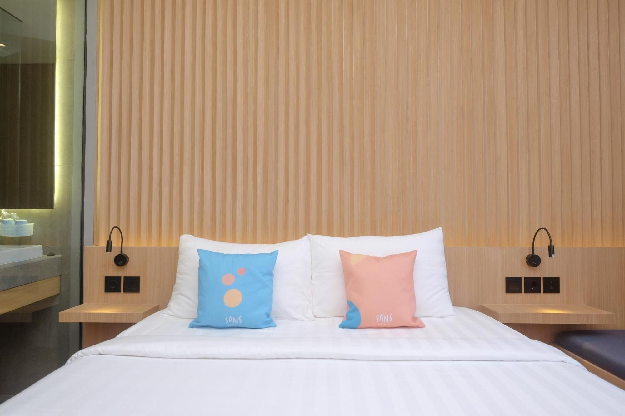 Sans Hotel Rg Living Jogja By Reddoorz Pakualaman Bagian luar foto