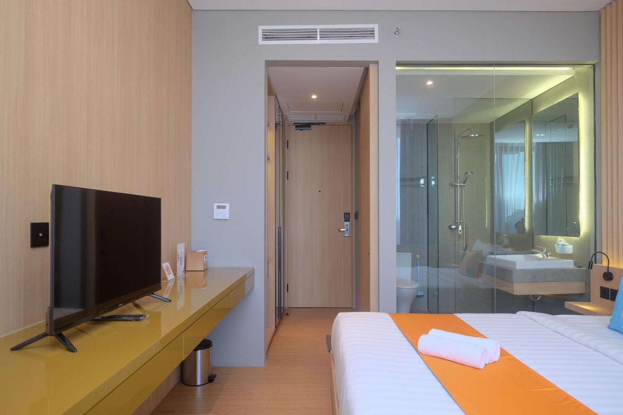 Sans Hotel Rg Living Jogja By Reddoorz Pakualaman Bagian luar foto