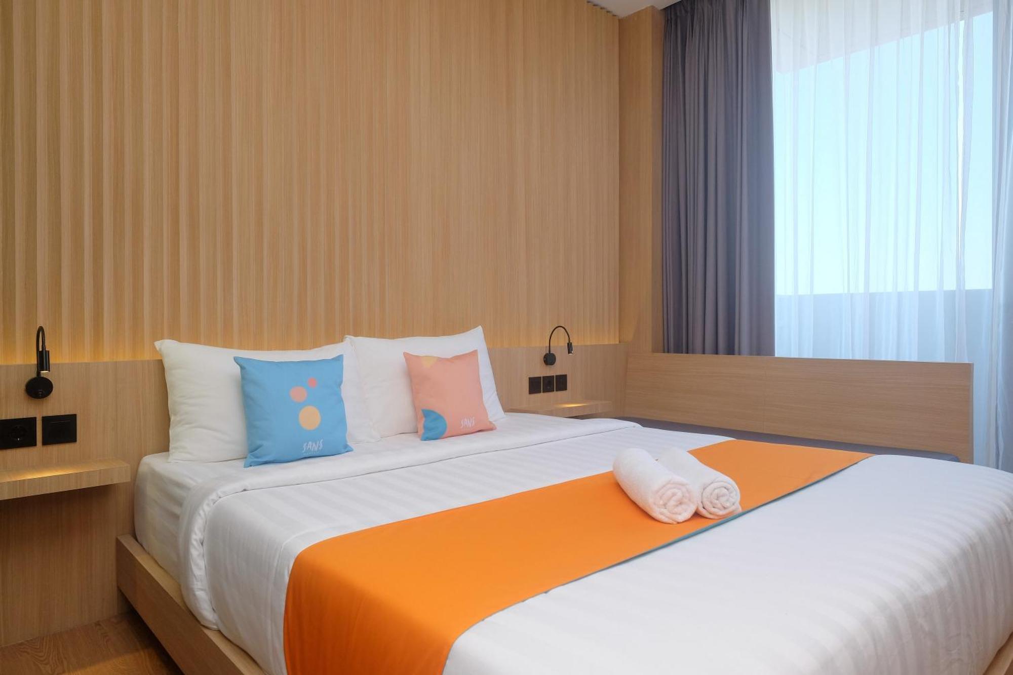 Sans Hotel Rg Living Jogja By Reddoorz Pakualaman Bagian luar foto